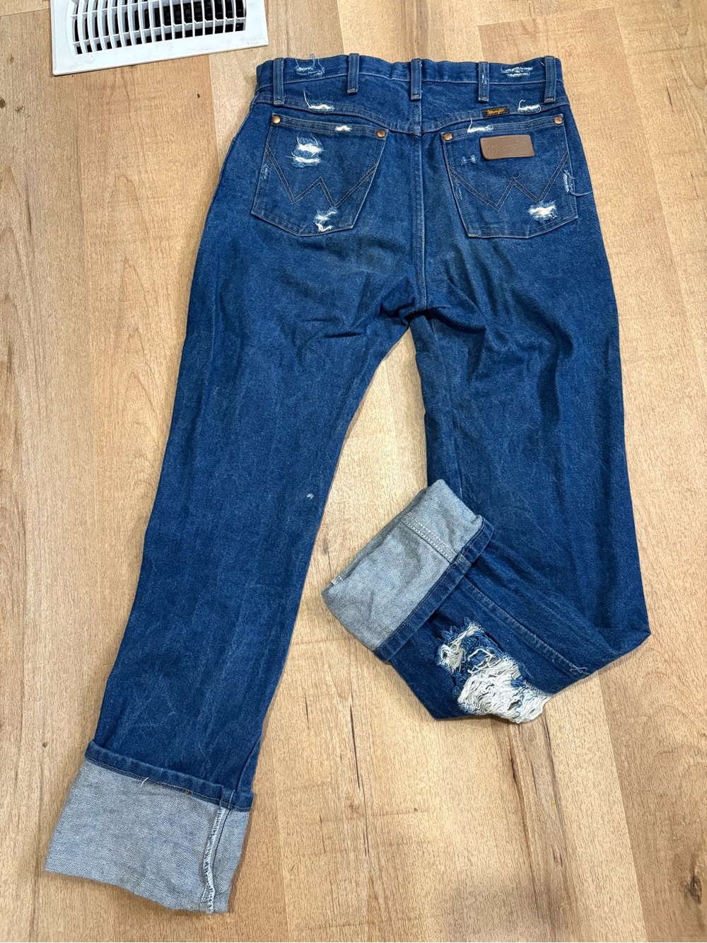 Wrangler Jeans with Distressed